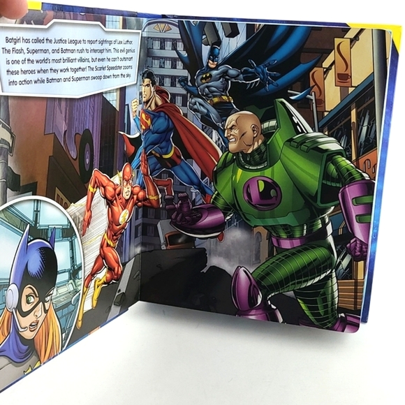 Justice League My Busy Books  Includes: Story Book, 12 Figurines & Playmat - Picture 10 of 15